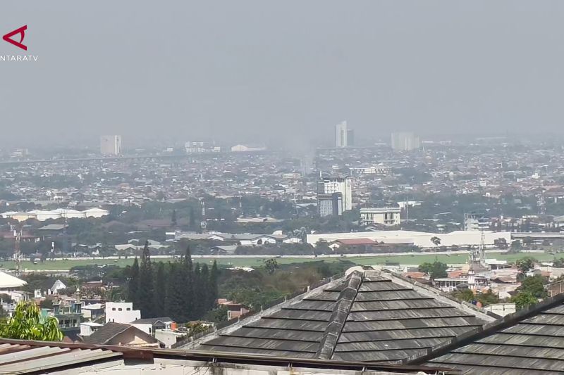 Abu vulkanik Anak Krakatau tersebar hingga Jawa Barat