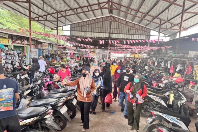 Pemkot Bandarlampung kerahkan nakes bagikan masker kepada warga